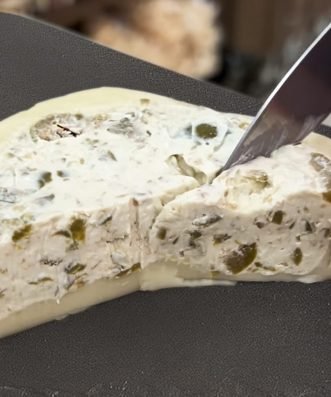 queijo-recheado-com-requeijao-azeitona-met-03